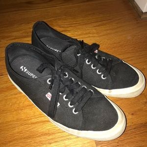 Black Superga’s